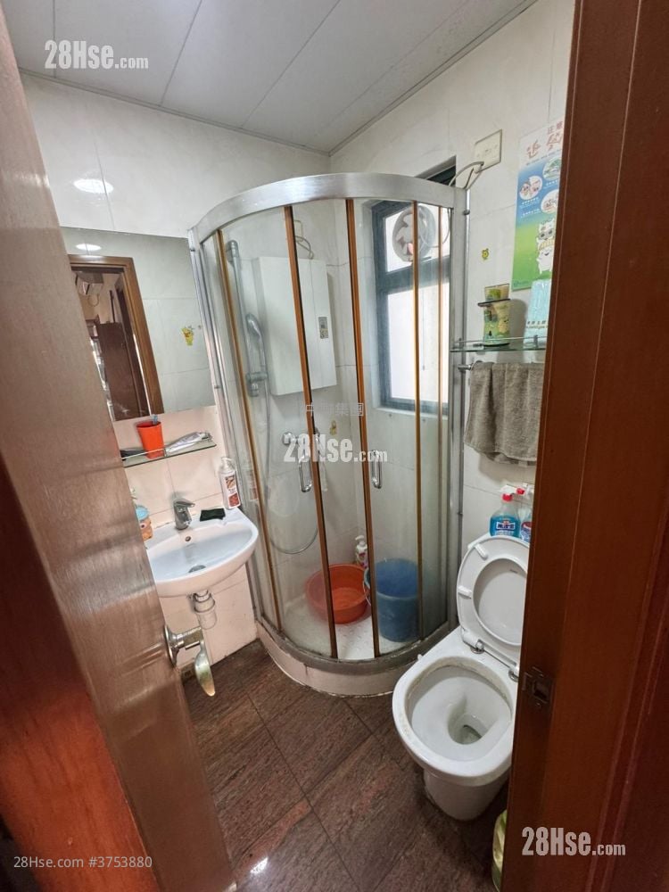 Yau On Court Sell 2 Bedrooms , 1 Bathroom 318 ft²