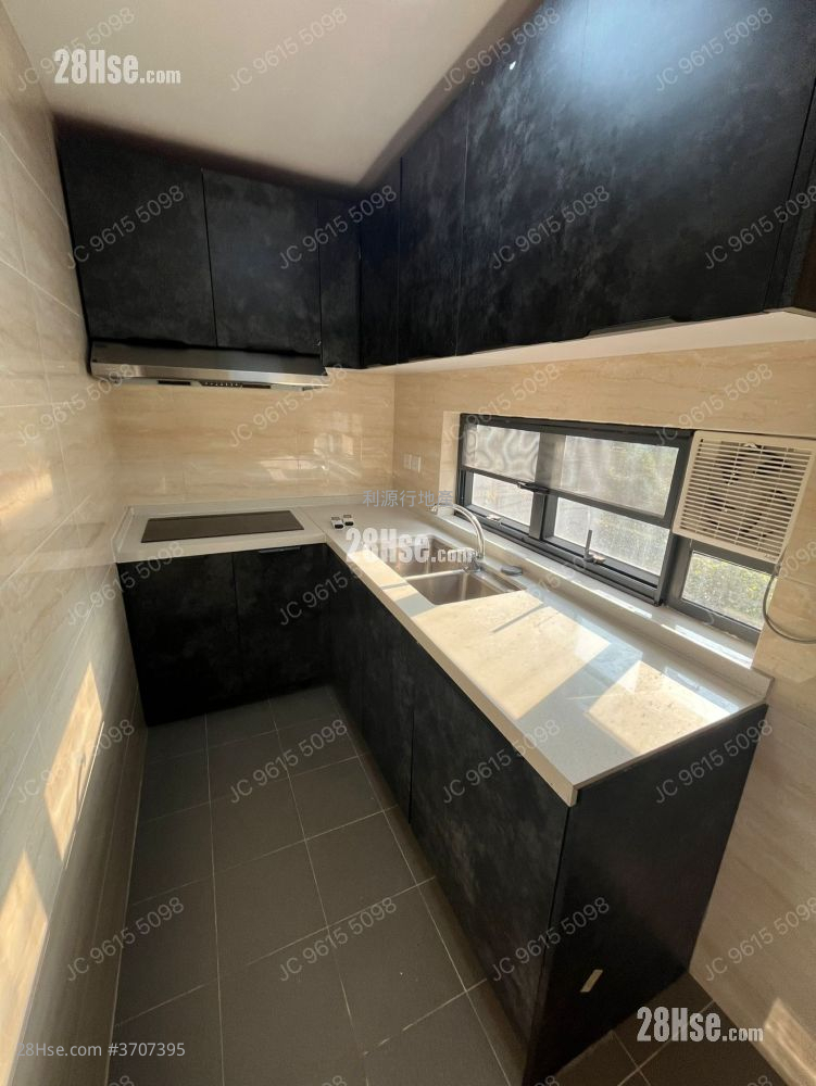 村屋 租盤 3 房 , 2 浴室 700 平方呎