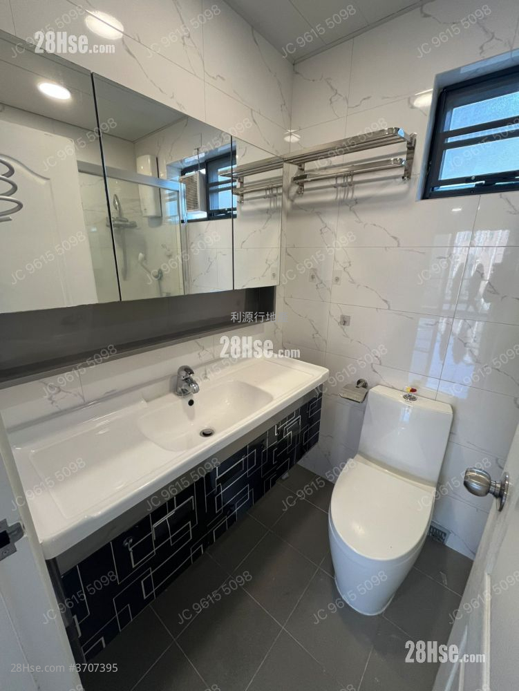 村屋 租盤 3 房 , 2 浴室 700 平方呎