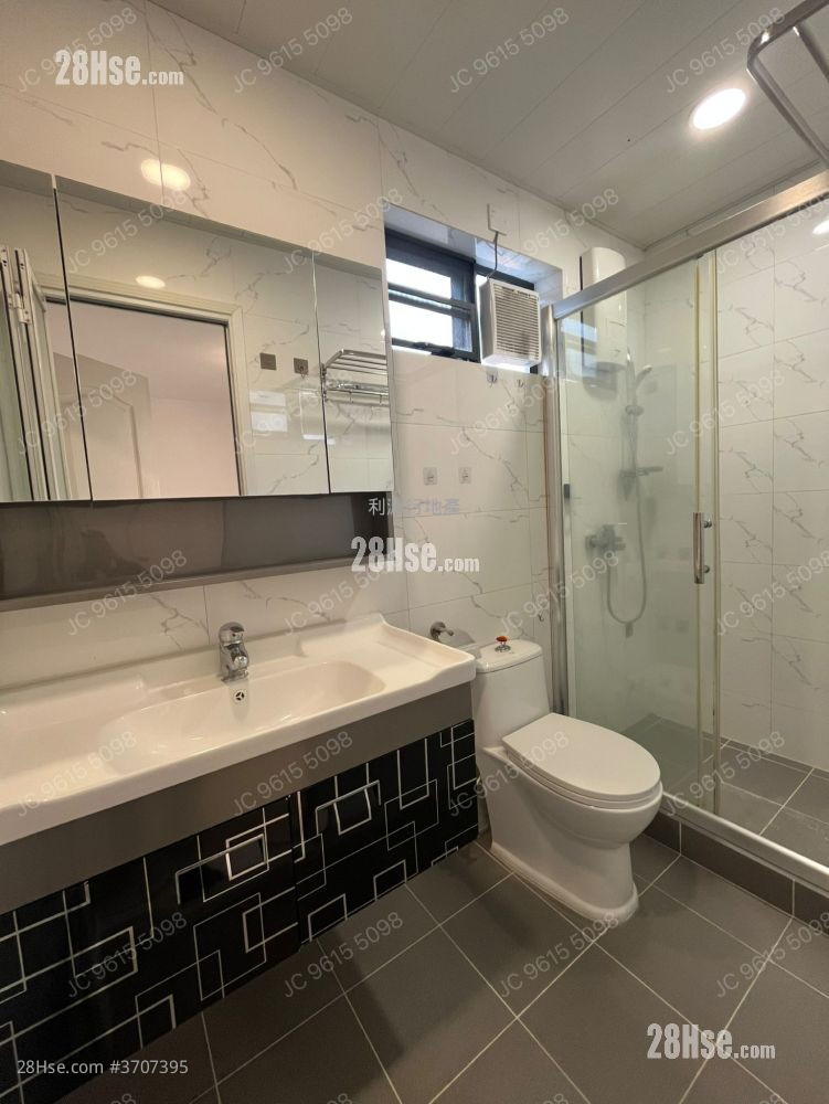 村屋 租盤 3 房 , 2 浴室 700 平方呎