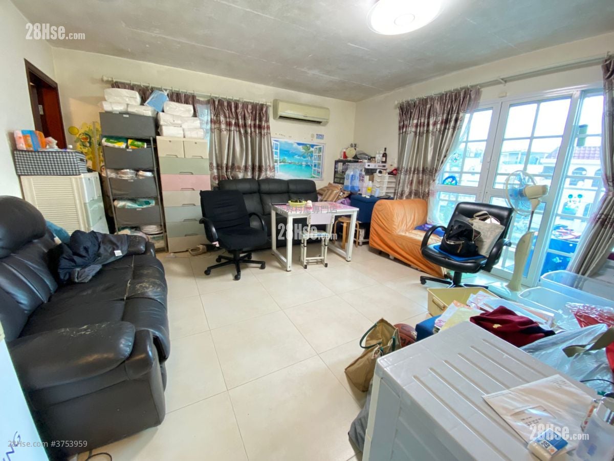 Village Sell 1,400 ft²