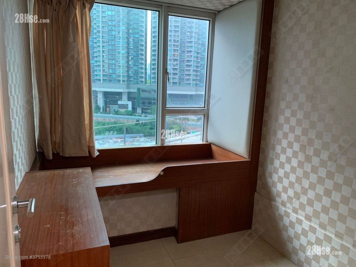 bedroom 1: The Capitol Sell 3 Bedrooms , 2 Bathrooms 681 ft²