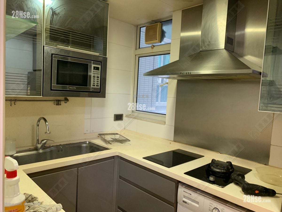 kitchen: The Capitol Sell 3 Bedrooms , 2 Bathrooms 681 ft²