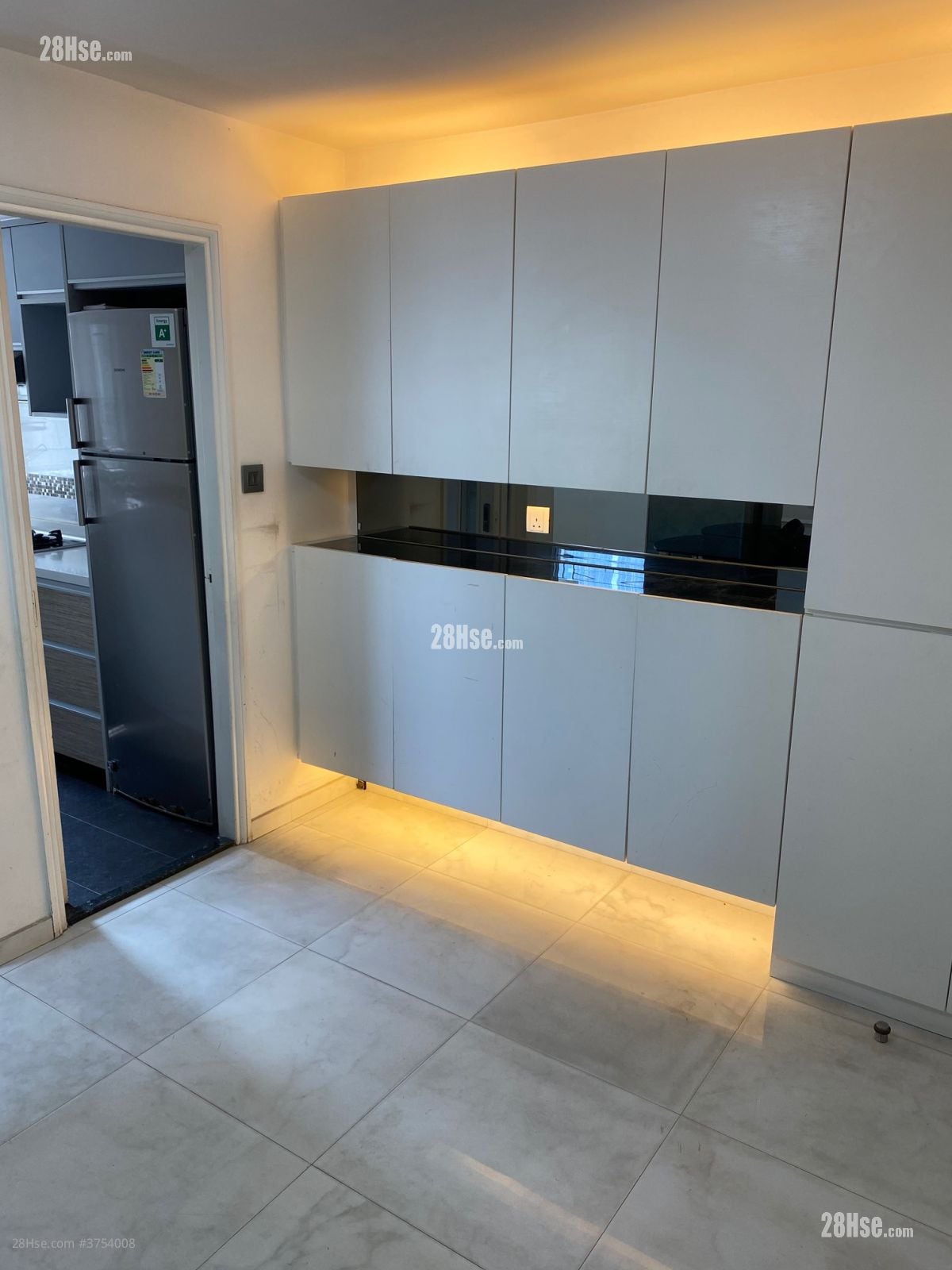 Charming Garden Sell 3 Bedrooms , 2 Bathrooms 592 ft²