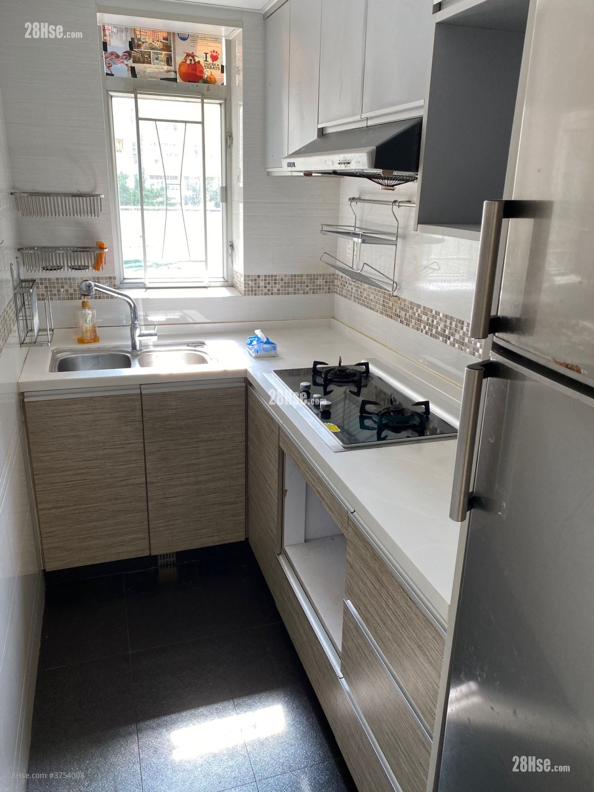 Charming Garden Sell 3 Bedrooms , 2 Bathrooms 592 ft²