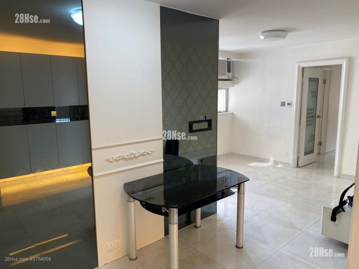 Charming Garden Sell 3 Bedrooms , 2 Bathrooms 592 ft²