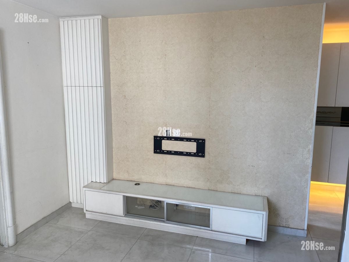 Charming Garden Sell 3 Bedrooms , 2 Bathrooms 592 ft²