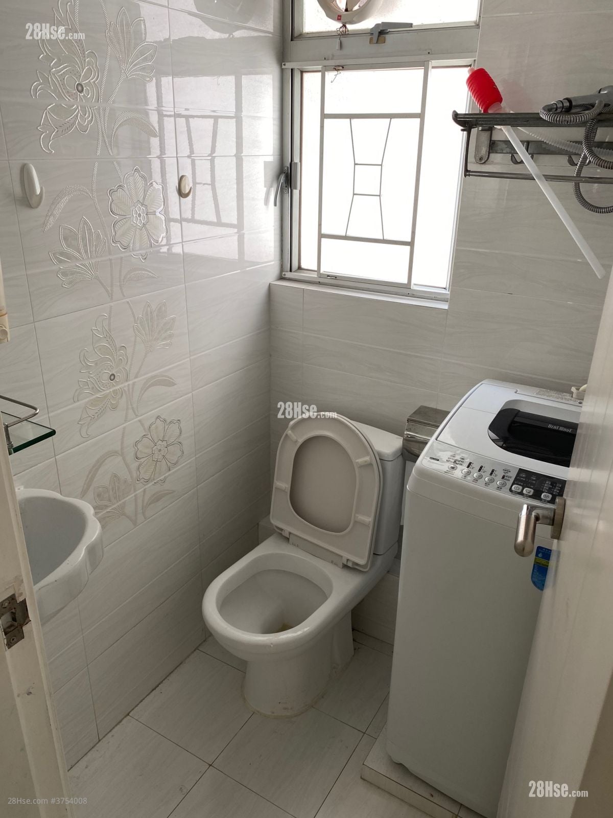 Charming Garden Sell 3 Bedrooms , 2 Bathrooms 592 ft²