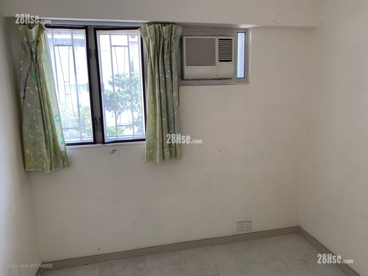 Charming Garden Sell 3 Bedrooms , 2 Bathrooms 592 ft²