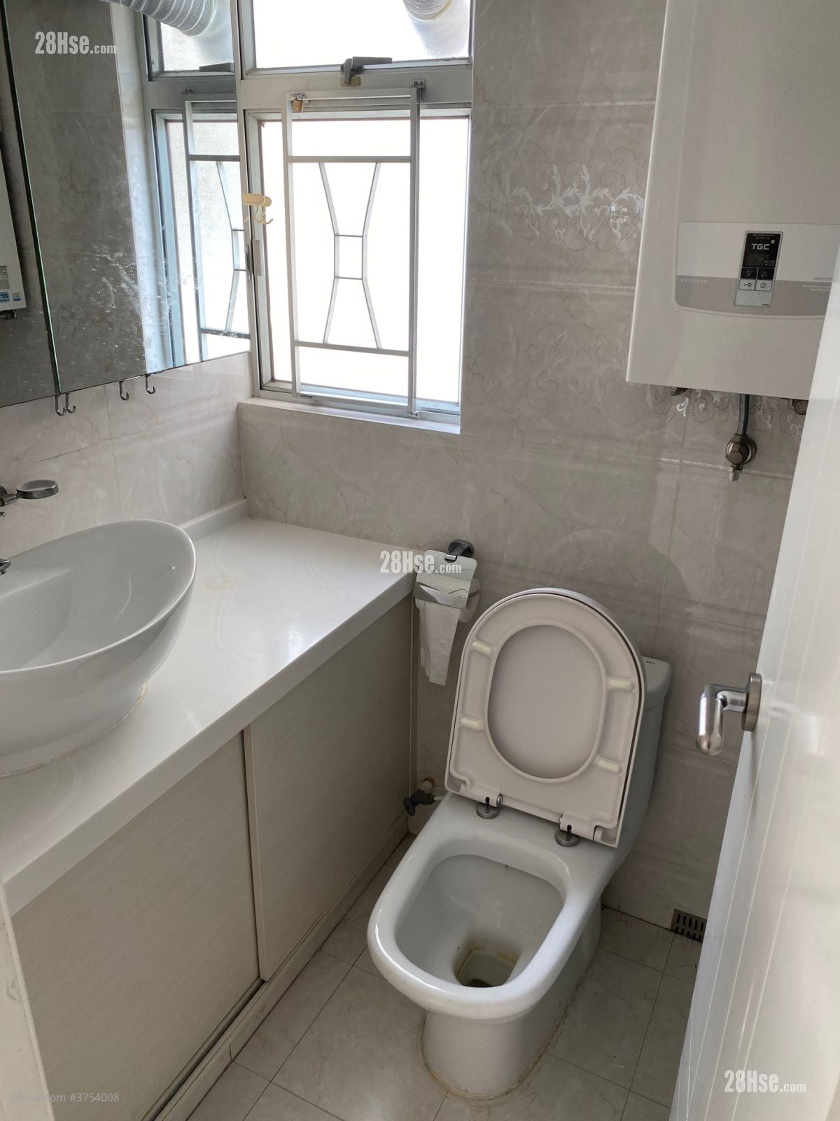 Charming Garden Sell 3 Bedrooms , 2 Bathrooms 592 ft²