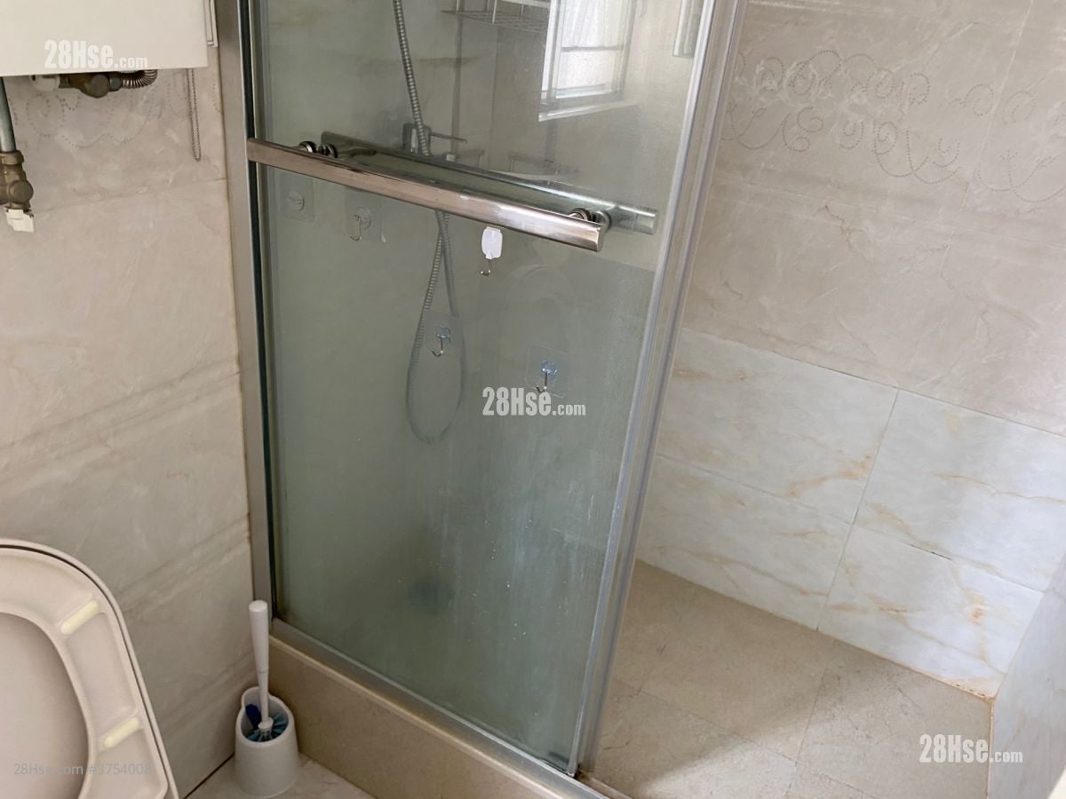 Charming Garden Sell 3 Bedrooms , 2 Bathrooms 592 ft²