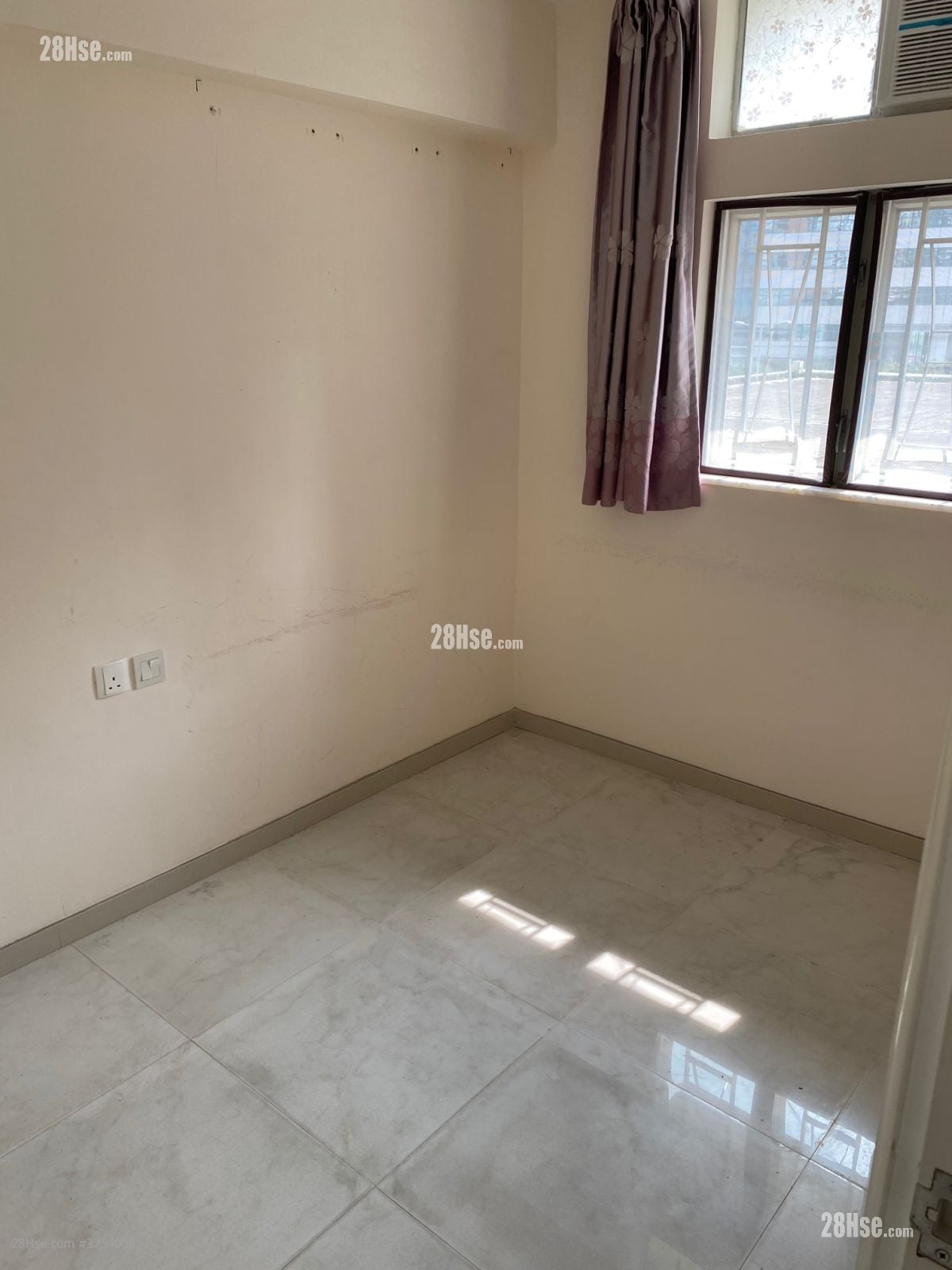 Charming Garden Sell 3 Bedrooms , 2 Bathrooms 592 ft²