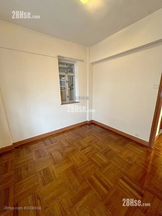 Hoi Kung Court Sell 2 Bedrooms , 1 Bathroom 526 ft²