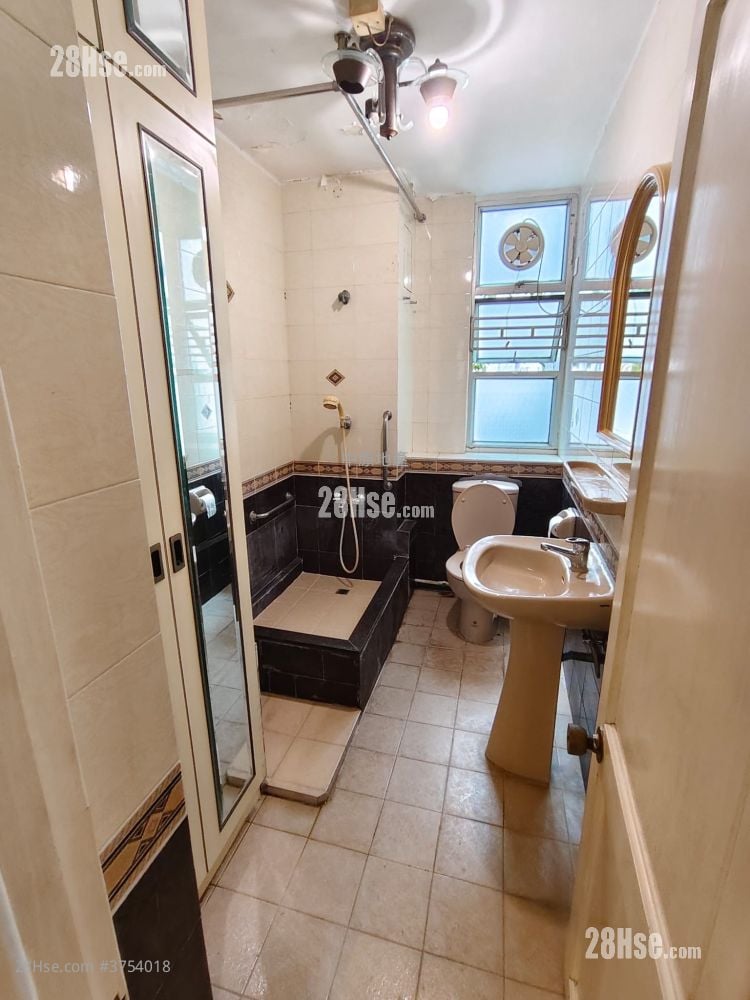 Fu Keung Court Sell 1 Bedroom , 1 Bathroom 645 ft²