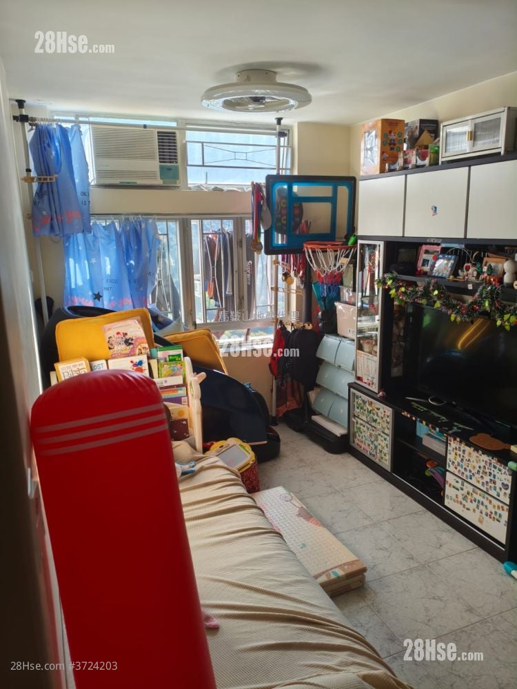 Kam Ying Court Sell 3 Bedrooms , 1 Bathroom 554 ft²