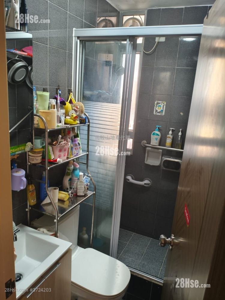 Kam Ying Court Sell 3 Bedrooms , 1 Bathroom 554 ft²