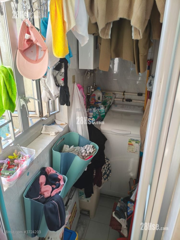 Kam Ying Court Sell 3 Bedrooms , 1 Bathroom 554 ft²