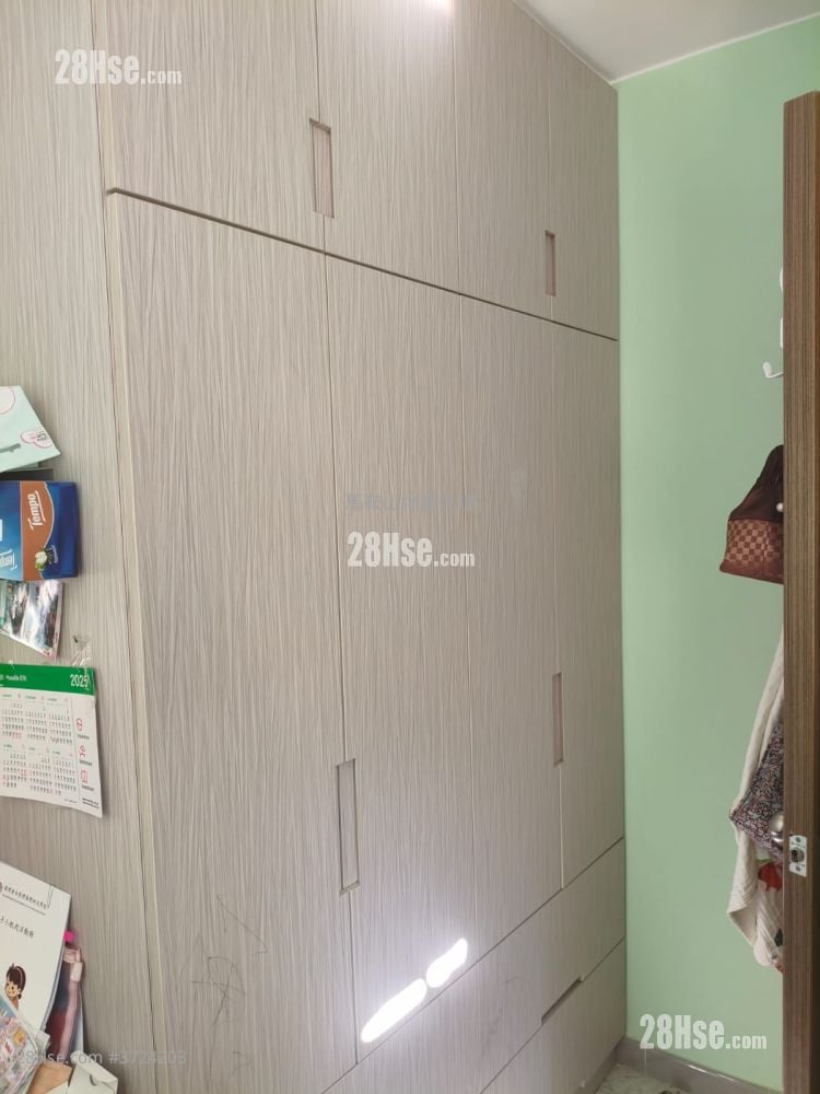 Kam Ying Court Sell 3 Bedrooms , 1 Bathroom 554 ft²