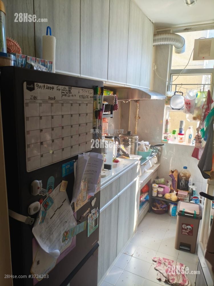 Kam Ying Court Sell 3 Bedrooms , 1 Bathroom 554 ft²