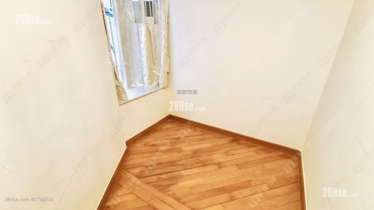 Kornhill Garden Sell 3 Bedrooms 592 ft²