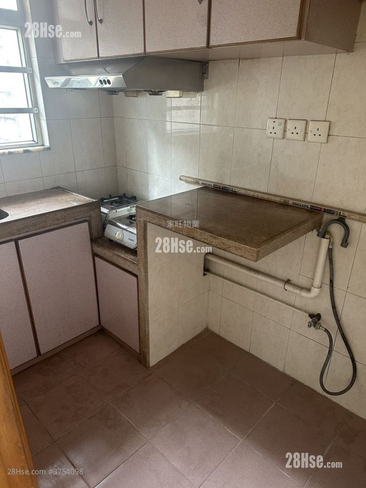 Wah Lai Court Sell 2 Bedrooms , 1 Bathroom 296 ft²