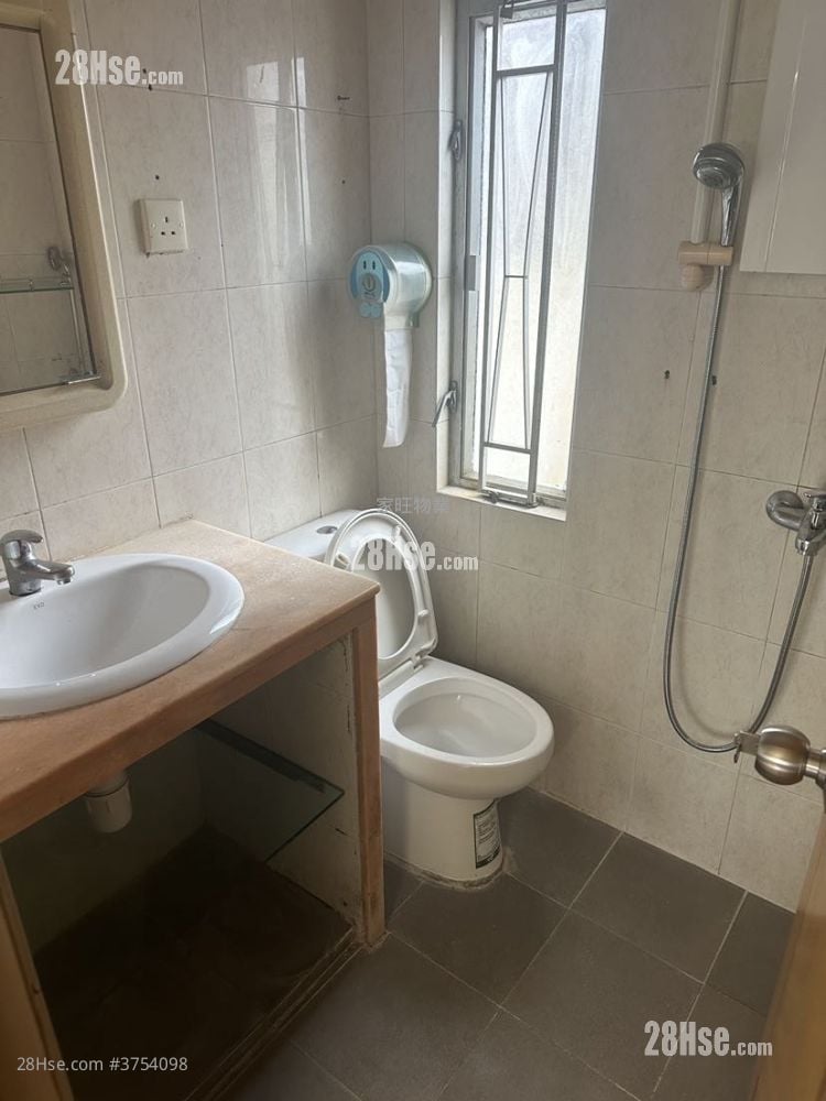 Wah Lai Court Sell 2 Bedrooms , 1 Bathroom 296 ft²