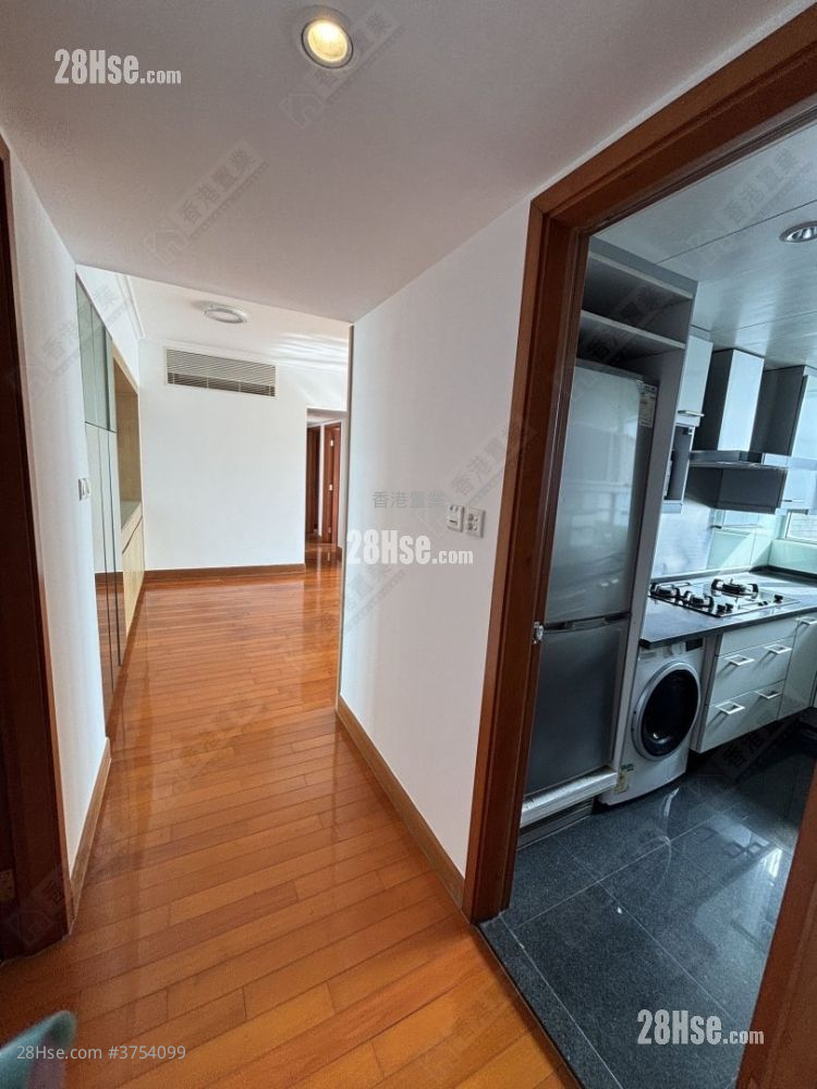 君臨天下 租盤 3 房 , 4 浴室 1,051 平方呎