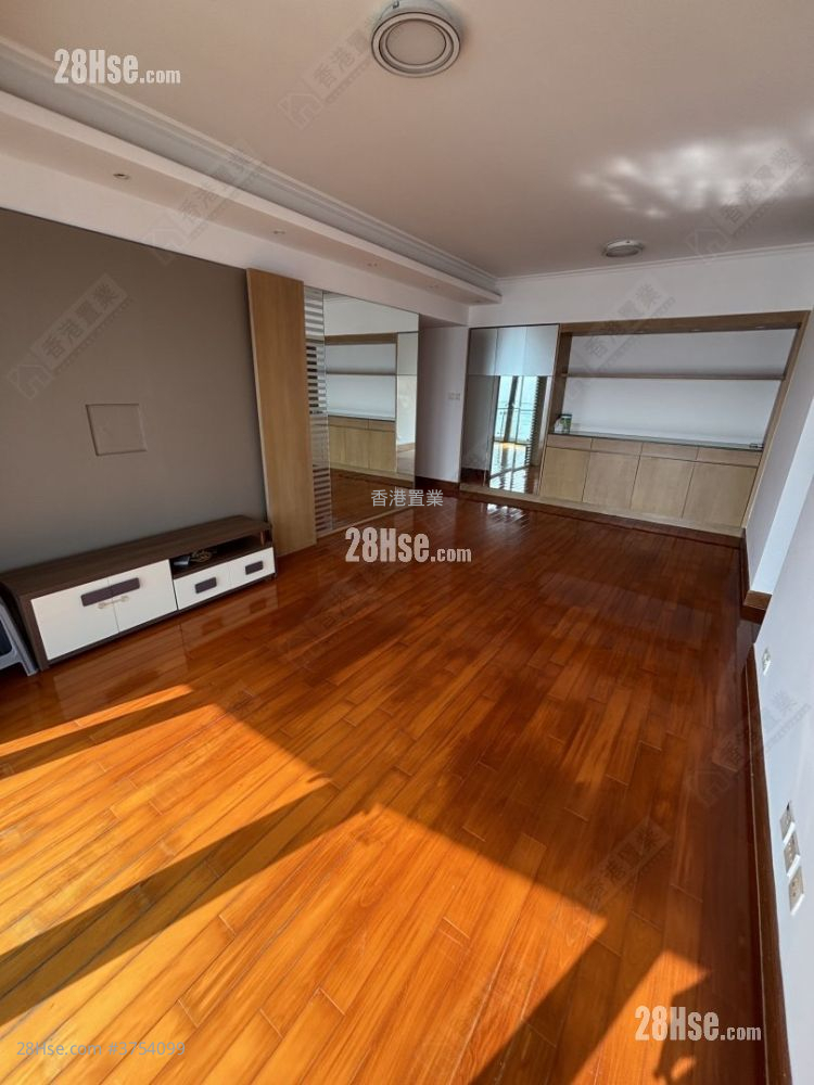 君臨天下 租盤 3 房 , 4 浴室 1,051 平方呎