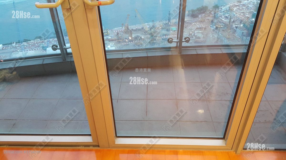 君臨天下 租盤 3 房 , 4 浴室 1,051 平方呎