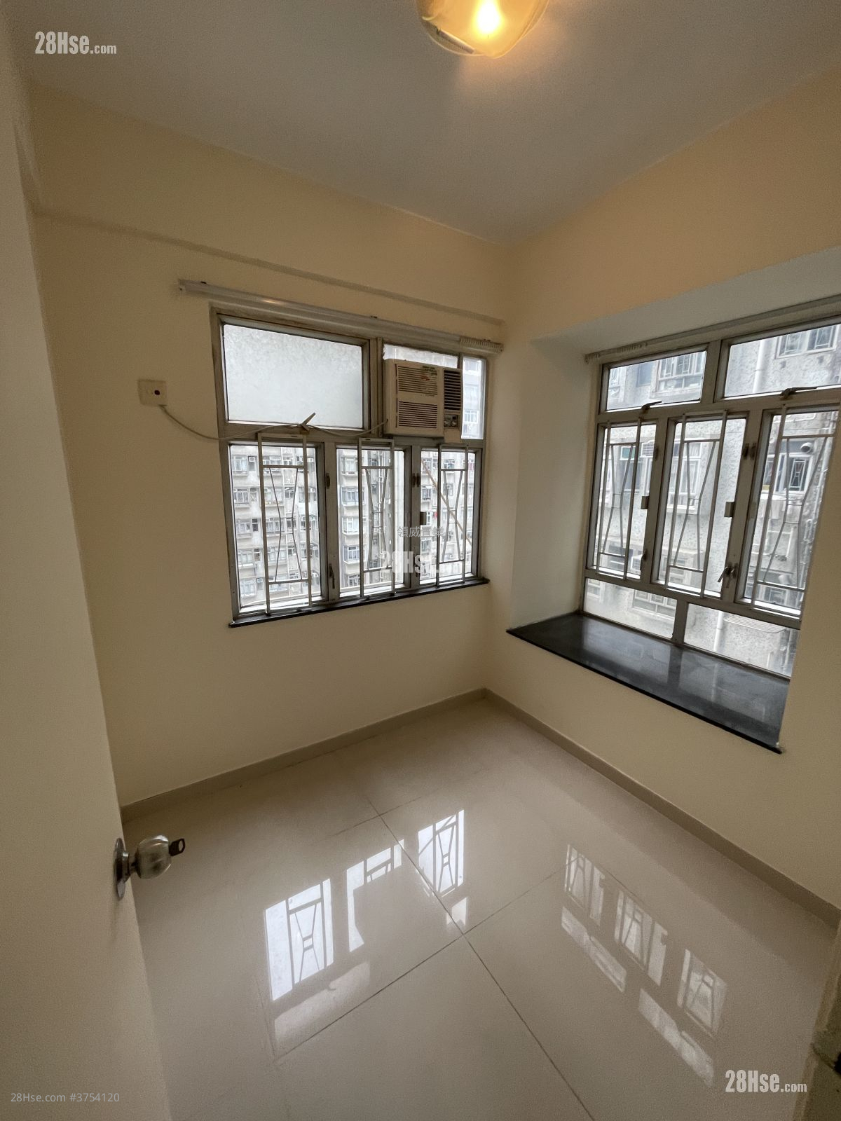 嘉景花園 租盤 2 房 , 1 浴室 354 平方呎