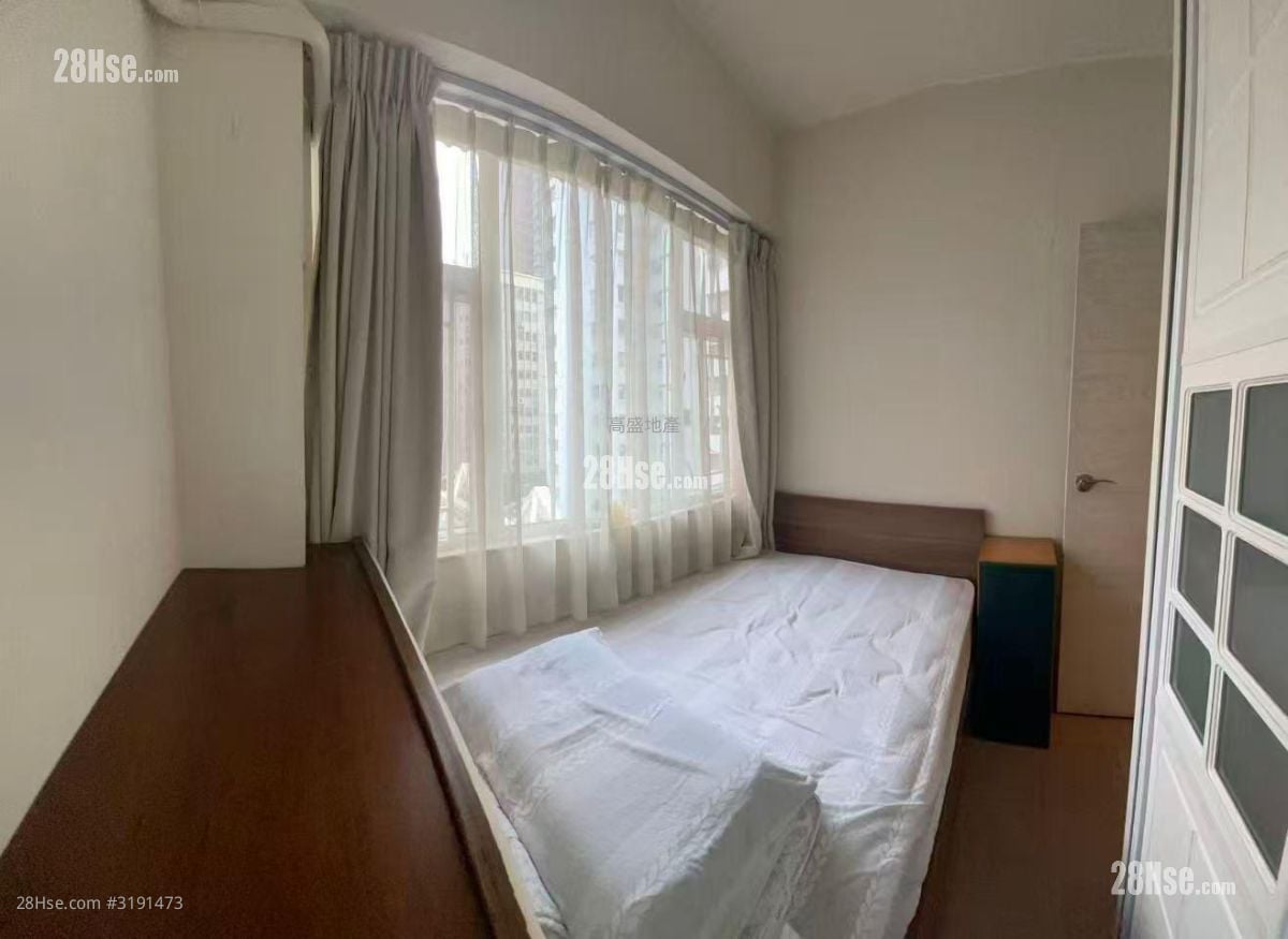 Hung Yu Mansion Sell 3 Bedrooms , 1 Bathroom 574 ft²