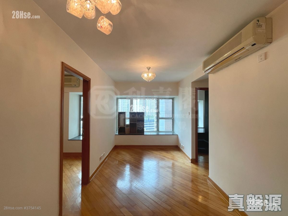 Park Central Sell 2 Bedrooms , 1 Bathroom 438 ft²