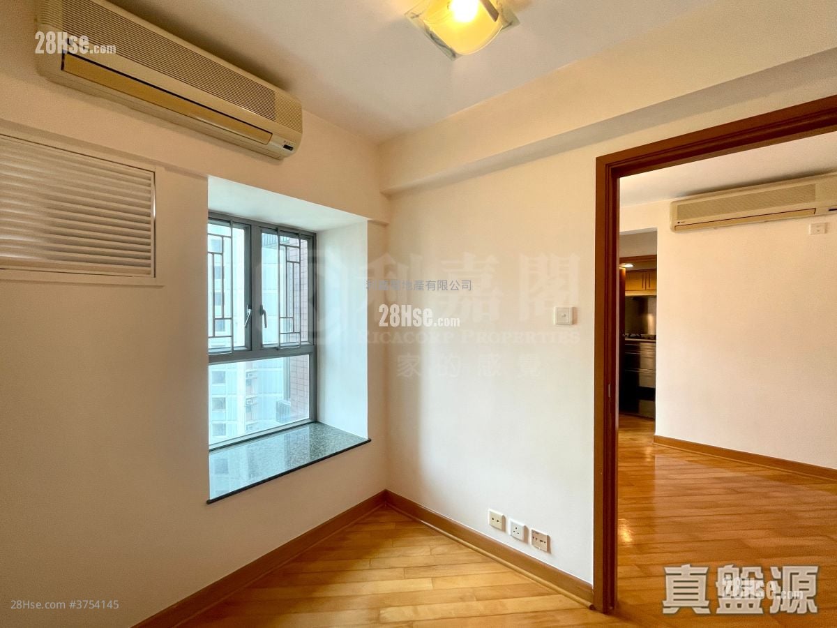 Park Central Sell 2 Bedrooms , 1 Bathroom 438 ft²