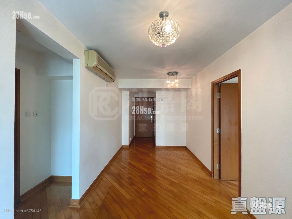 Park Central Sell 2 Bedrooms , 1 Bathroom 438 ft²