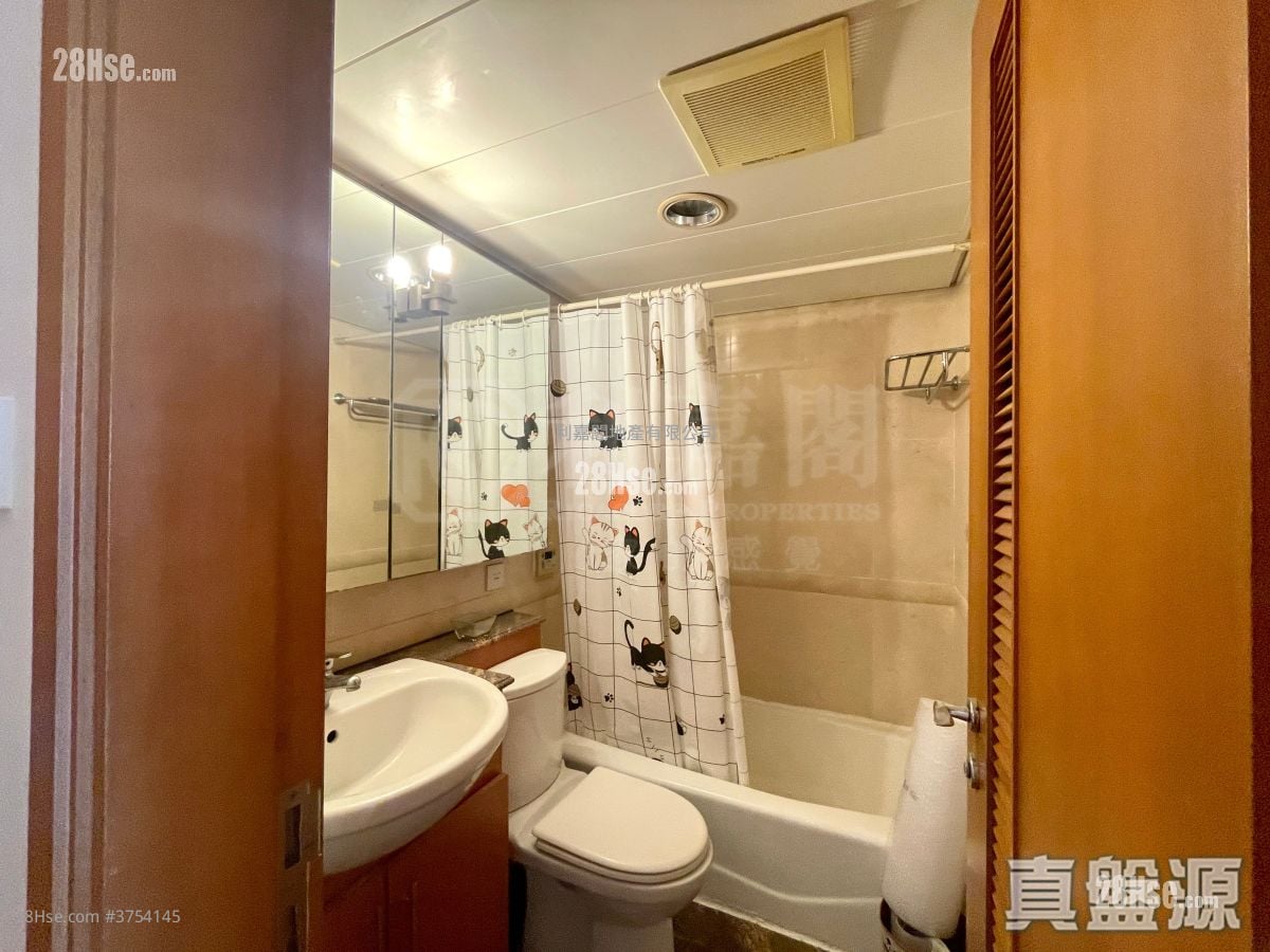 Park Central Sell 2 Bedrooms , 1 Bathroom 438 ft²