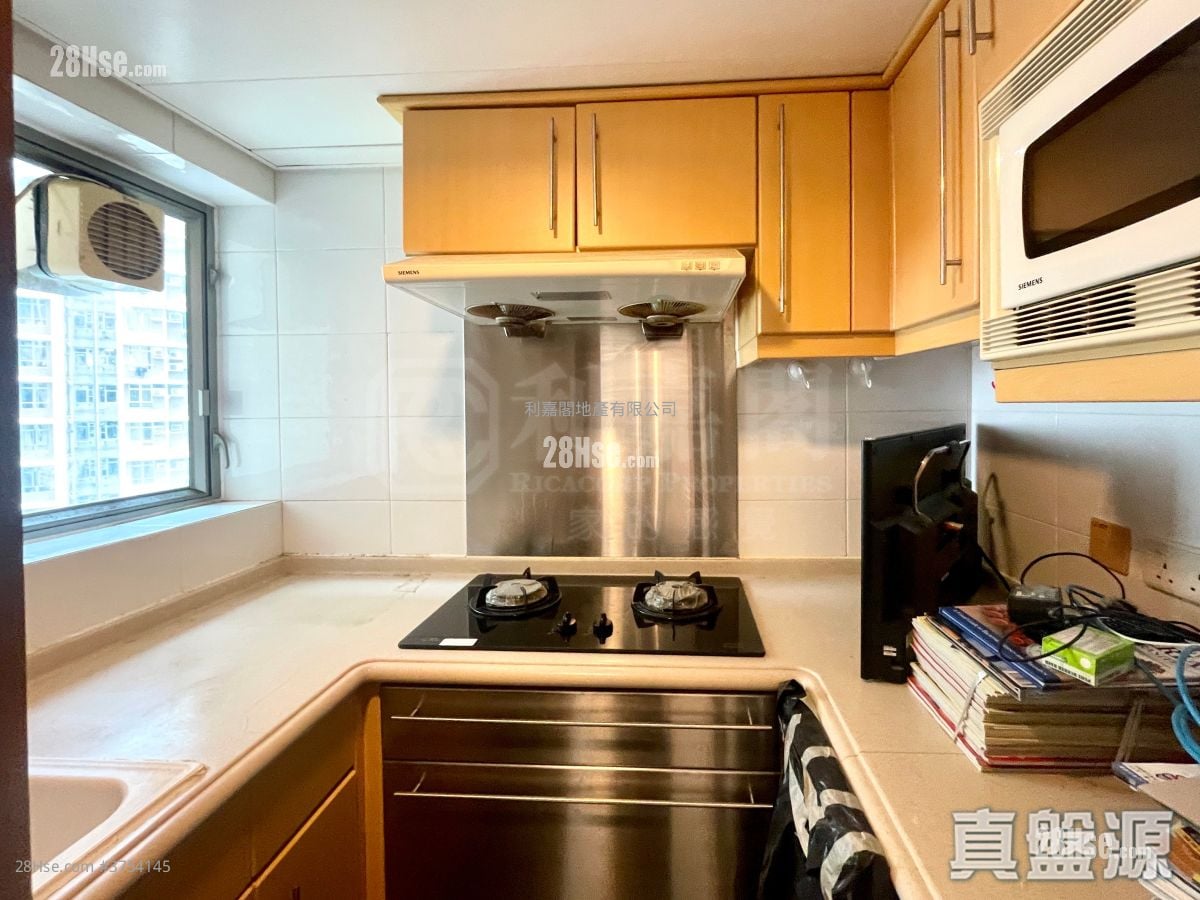 Park Central Sell 2 Bedrooms , 1 Bathroom 438 ft²