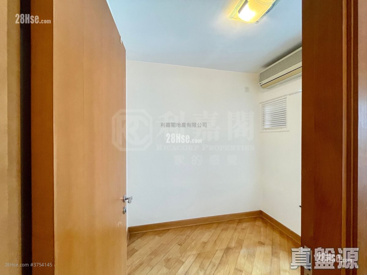 Park Central Sell 2 Bedrooms , 1 Bathroom 438 ft²