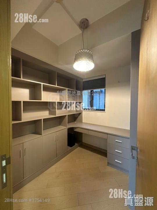 溱柏 售盤 4 房 954 平方呎