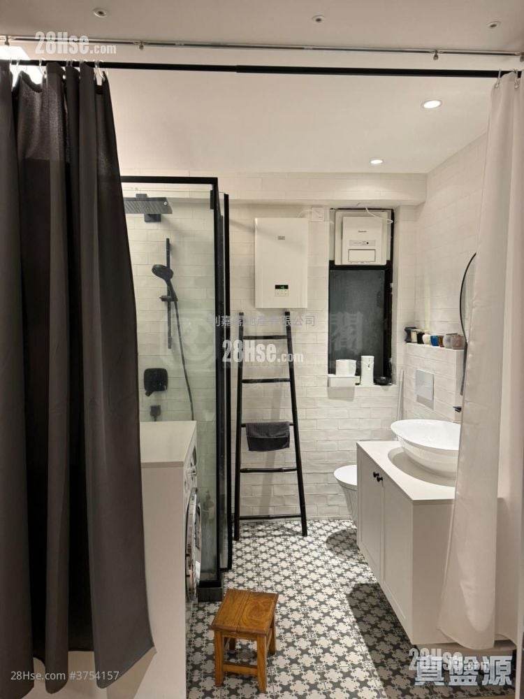 Kornhill Sell 1 Bedroom , 1 Bathroom 497 ft²