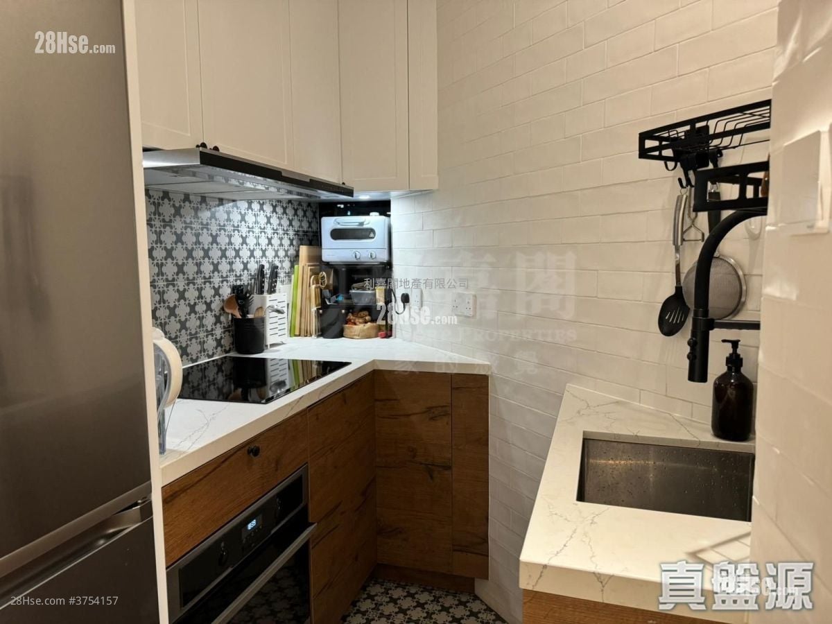 Kornhill Sell 1 Bedroom , 1 Bathroom 497 ft²