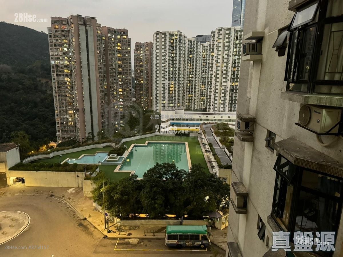 Kornhill Sell 1 Bedroom , 1 Bathroom 497 ft²