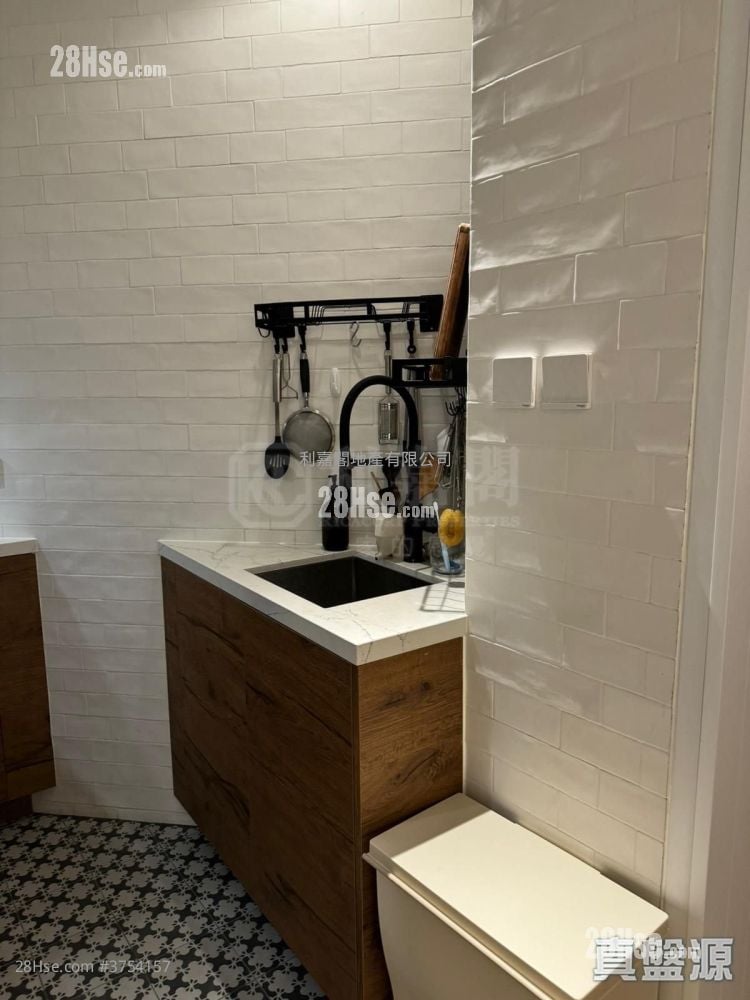 Kornhill Sell 1 Bedroom , 1 Bathroom 497 ft²