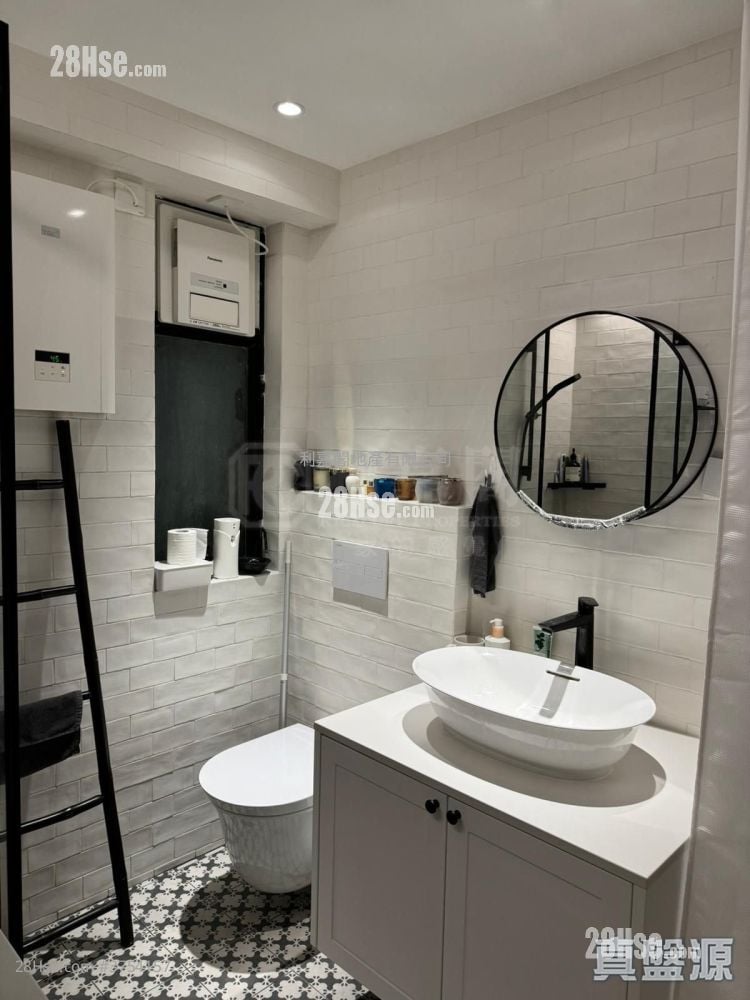 Kornhill Sell 1 Bedroom , 1 Bathroom 497 ft²