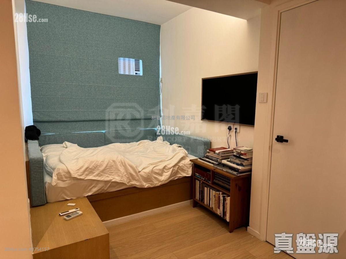 Kornhill Sell 1 Bedroom , 1 Bathroom 497 ft²