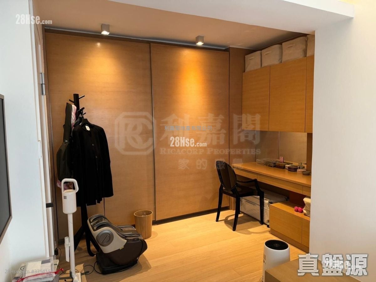Kornhill Sell 1 Bedroom , 1 Bathroom 497 ft²