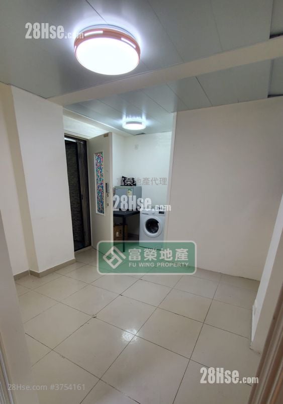Lung Fai House Sell 2 Bedrooms , 1 Bathroom 281 ft²