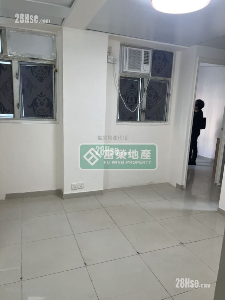 Lung Fai House Sell 2 Bedrooms , 1 Bathroom 281 ft²