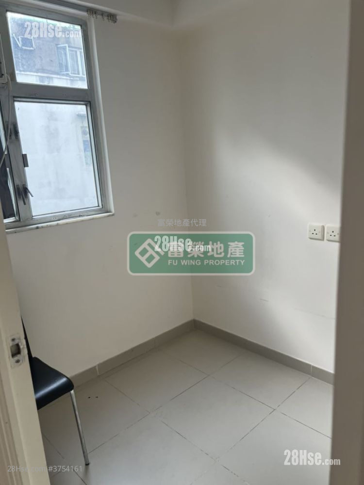 Lung Fai House Sell 2 Bedrooms , 1 Bathroom 281 ft²