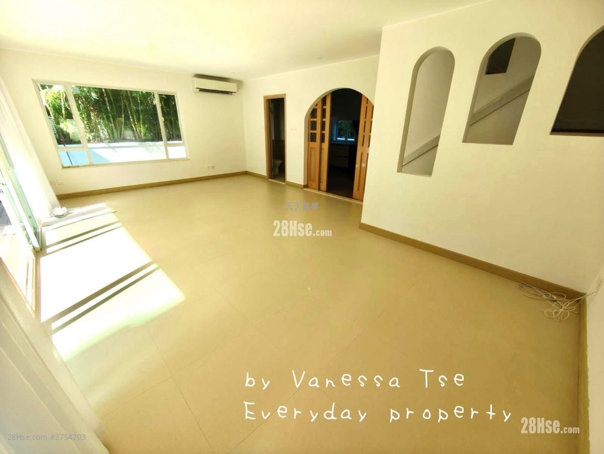 Village Sell 4 Bedrooms , 4 Bathrooms 2,100 ft²