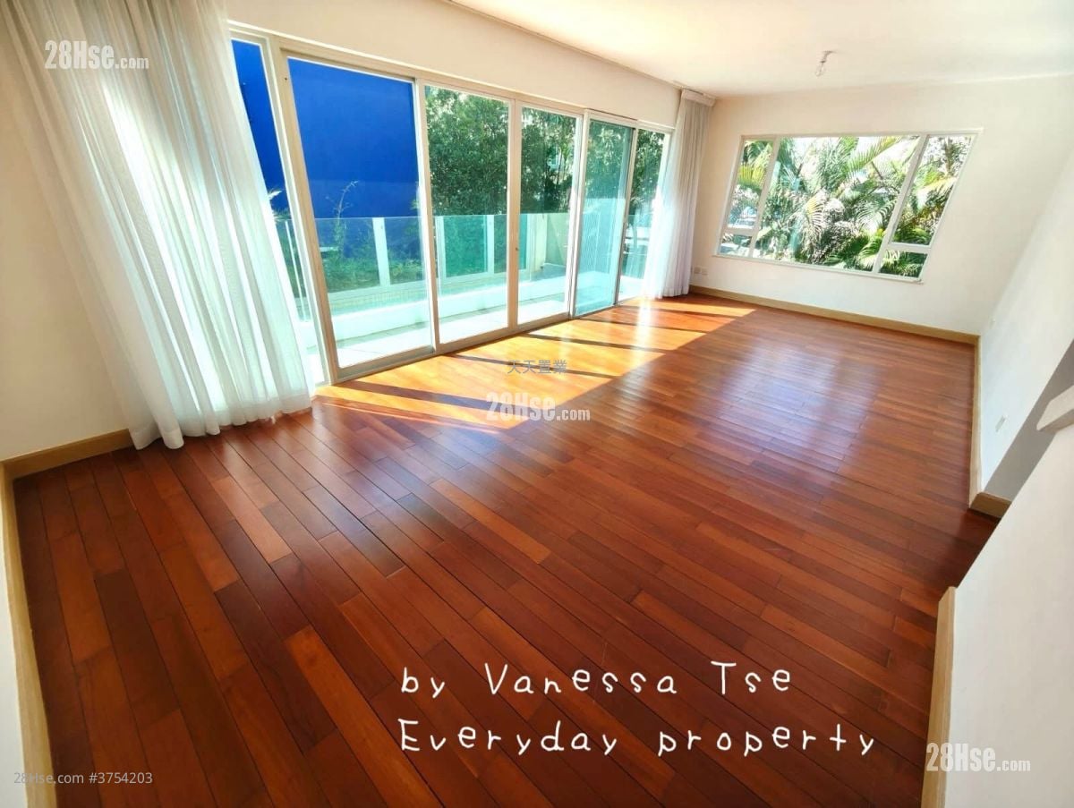 Village Sell 4 Bedrooms , 4 Bathrooms 2,100 ft²